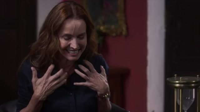 Paloma le dice a Porfirio que Renato la hace sentir cosas de mujer