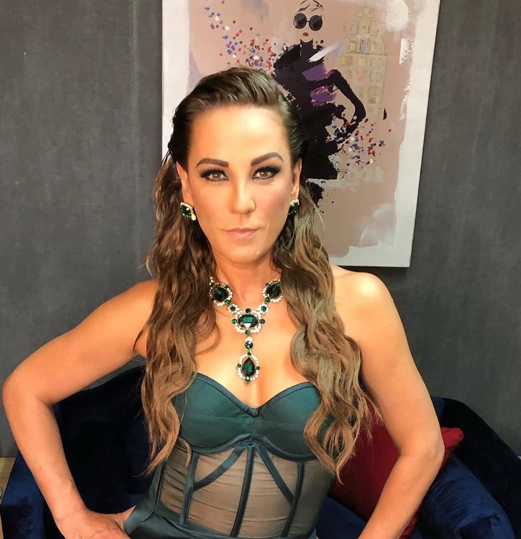 Actualmente, Consuelo Duval forma parte del programa de Unicable ‘Netas Divinas’ en el que confesó que aún está abierta al amor. “Yo siempre busco a mi hombre ideal, llega una niña de 21 años y me dice: ‘cuándo voy a aprender’ y le contesto: ‘tengo 51 y no he aprendido”, expresó.