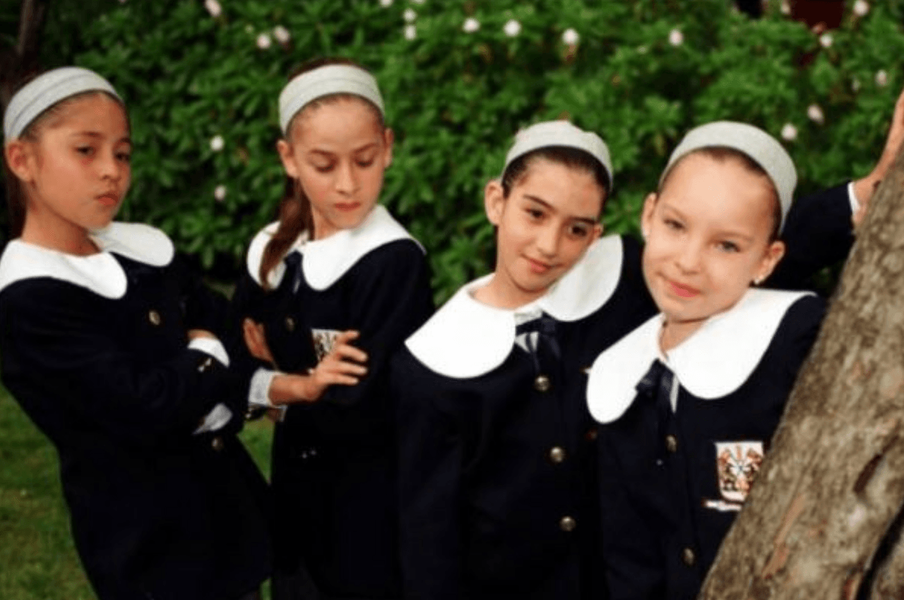 Precisamente esta última fue quien dio vida a ‘Lourdes Egurrola’, la mejor amiga de ‘Ana Capistrán Vidal’, quien fue interpretada por Belinda.