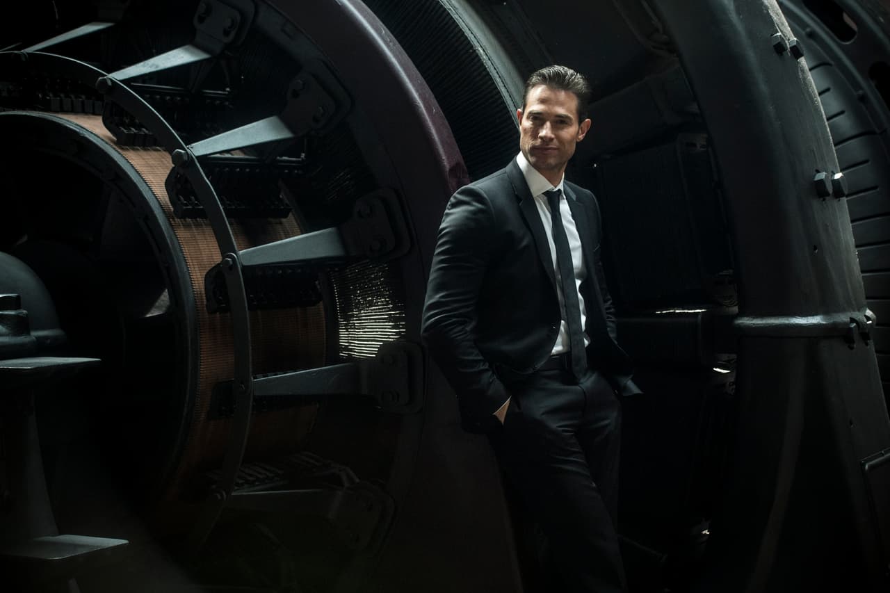 ¿O como guardaespaldas? No solo tiene que lucir como jefe, ¡se caracteriza de lo que sea!
<br>
<br>
<i>'El Dragón', gran estreno 4 de mayo a las 9:30 pm. con Las Estrellas.</i>
