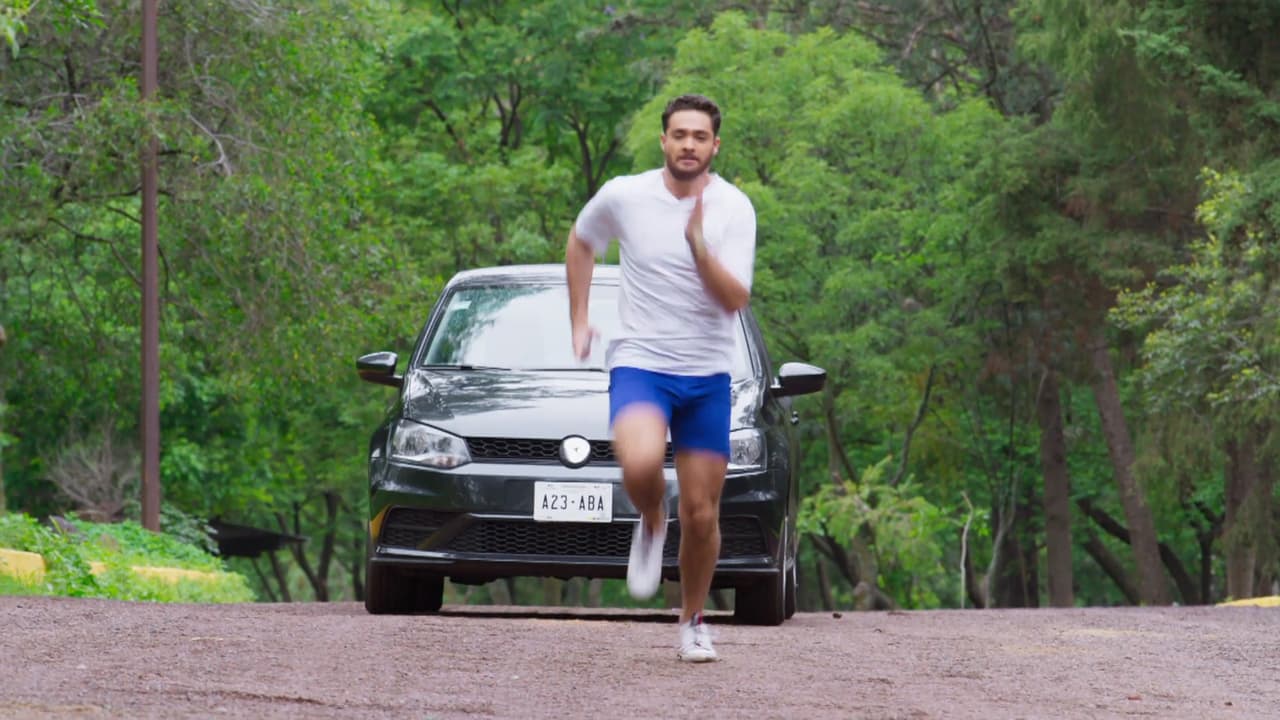 En "Si nos dejan", 'Gonzalo' se da cuenta que 'Samuel' lo persigue en su auto y trata de escapar.