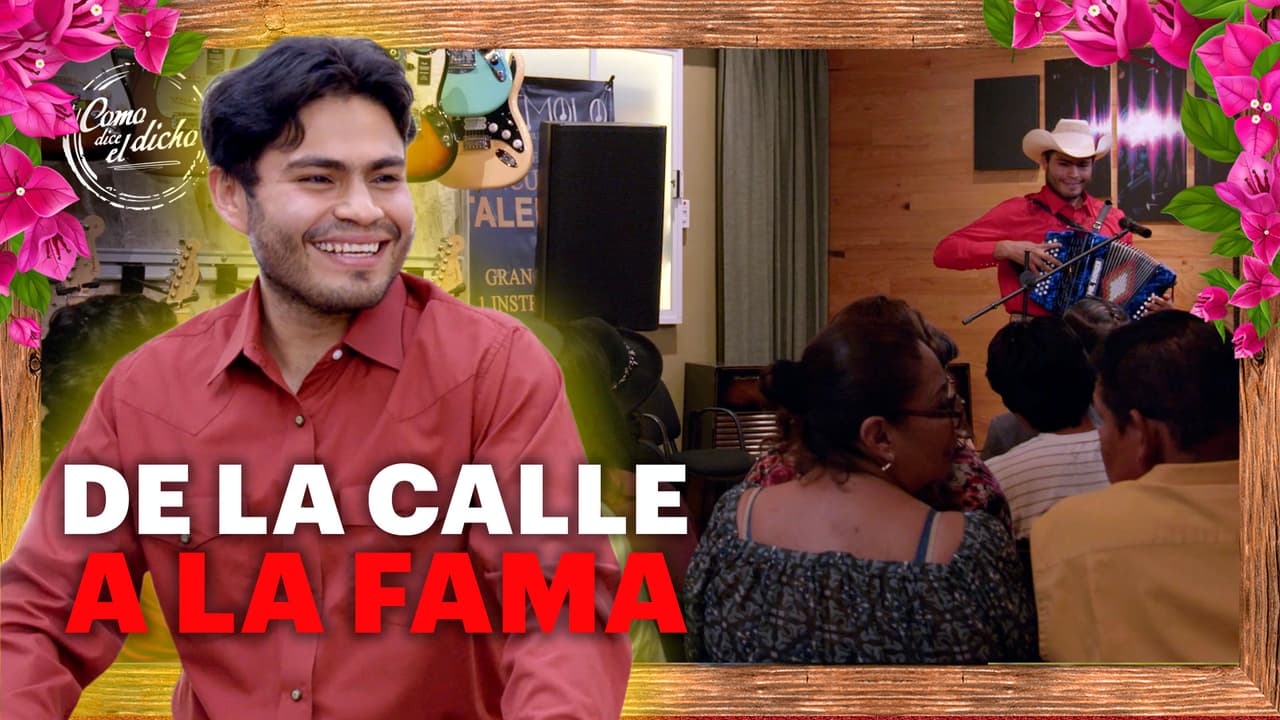 Simón deja la calle y se vuelve el acordeonista de un grupo famoso