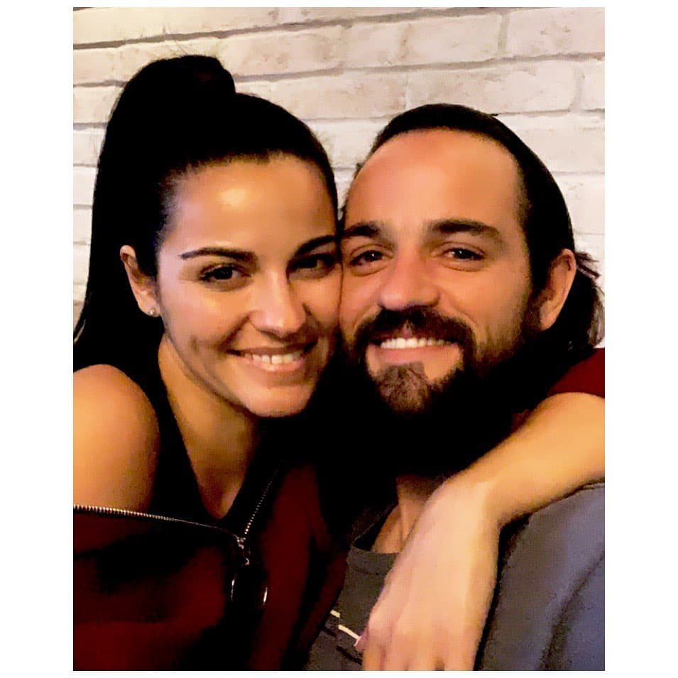 Maite Perroni presentó en redes sociales al hombre de su vida: su hermano Adolfo, a quien describió como “su mejor regalo”. El parecido entre los hermanos Perroni provocó cientos de comentarios en el perfil social de Instagram de la cantante, asegurando que son como “dos gotas de agua”.