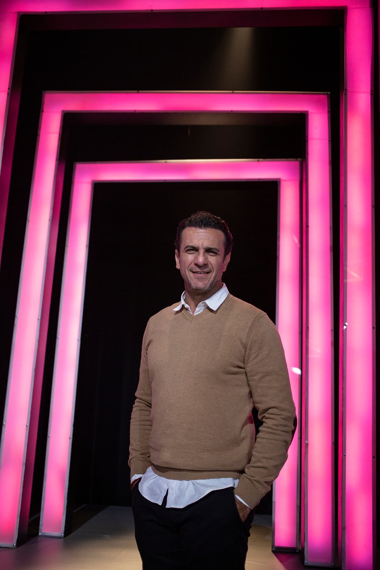 Alejandro Ávila interpreta a ‘Germán’, un buen amigo de ‘Toño’. “Él está enamorado de la mamá de ‘Toño’, ‘Luchita’ y va haber una pelea interesante por su amor en contra del ‘Bacalao’ (Sergio Reynoso)”, describió en entrevista exclusiva con Las Estrellas.