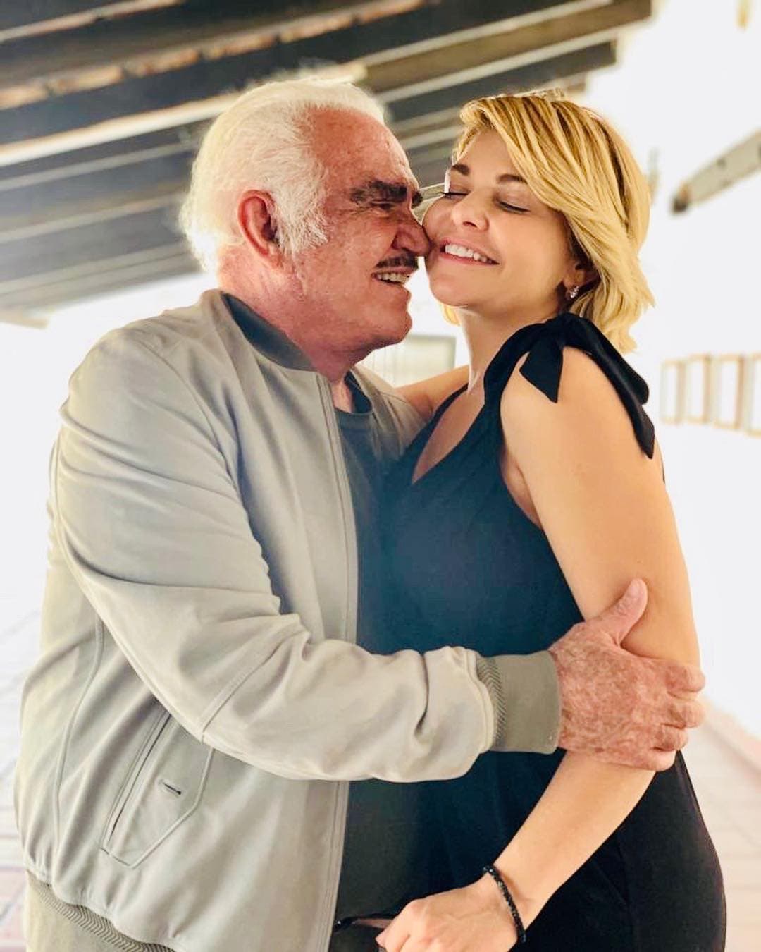 Itatí Cantoral hará dueto con Vicente Fernández