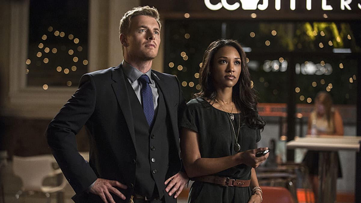 Los personajes de 'Eddie Thawne' (Rick Cosnett) y el 'Doctor Harrison Wells' (Tom Cavanagh) fueron creados especialmente para la serie (FOTO: The CW)