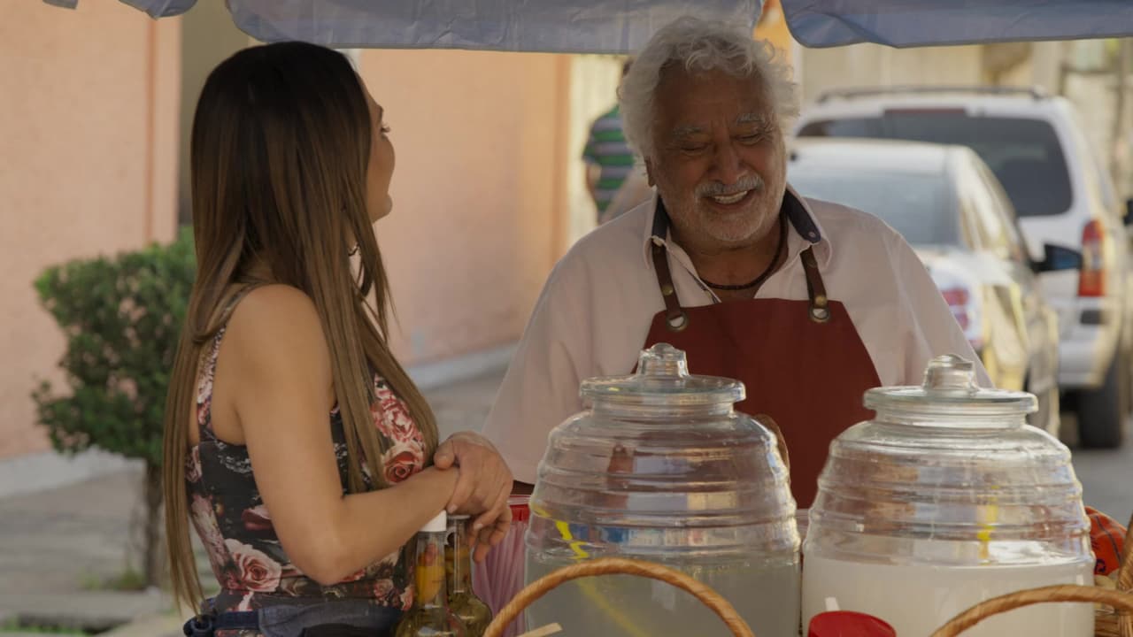 Ambos pasan un día felices llevando el carrito de comida para sacar ganancias.