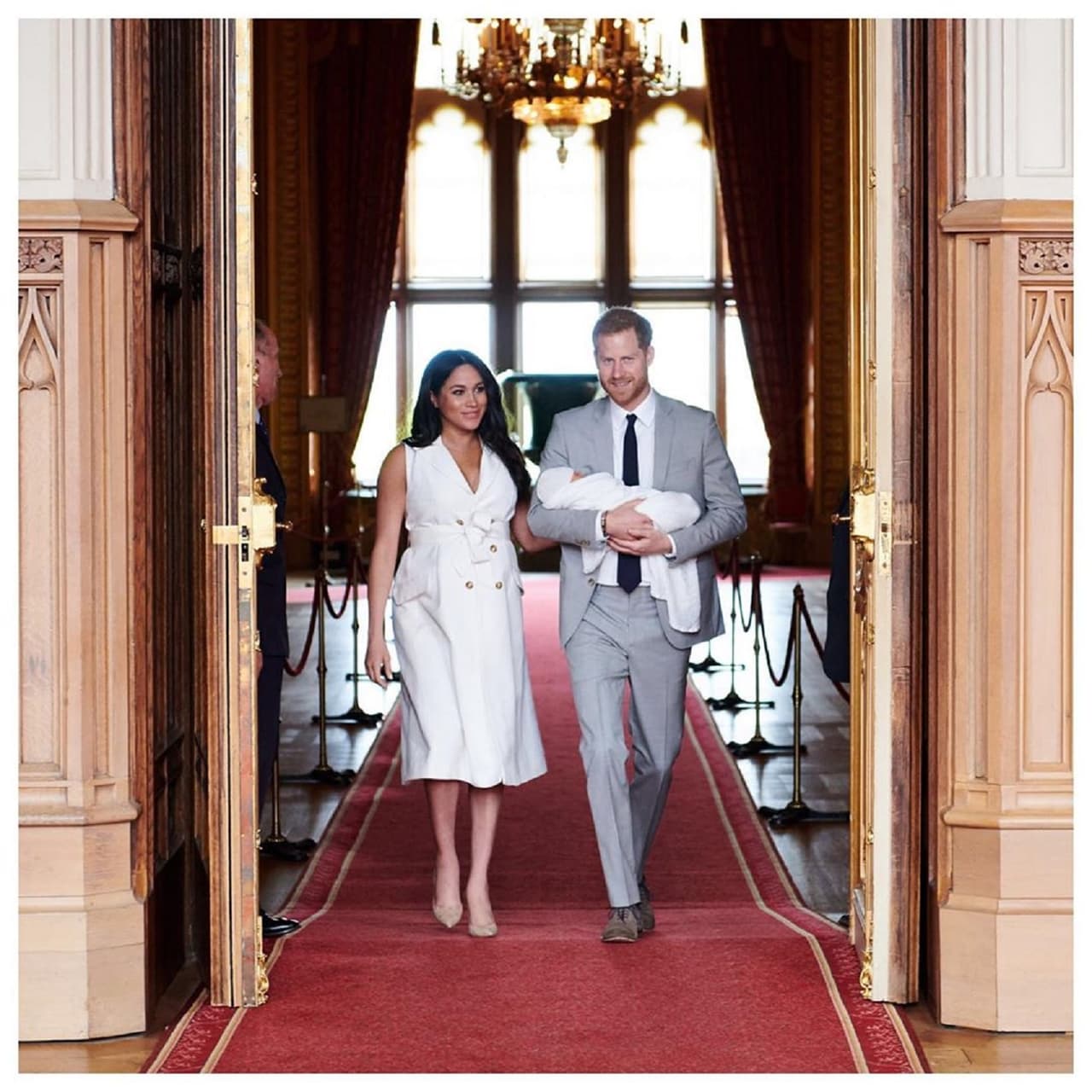 El primer hijo de la pareja real, Archie Harrison Mountbatten-Windsor nació el 6 de mayo del 2019 en el Hospital Portland, en Londres, Reino Unido.