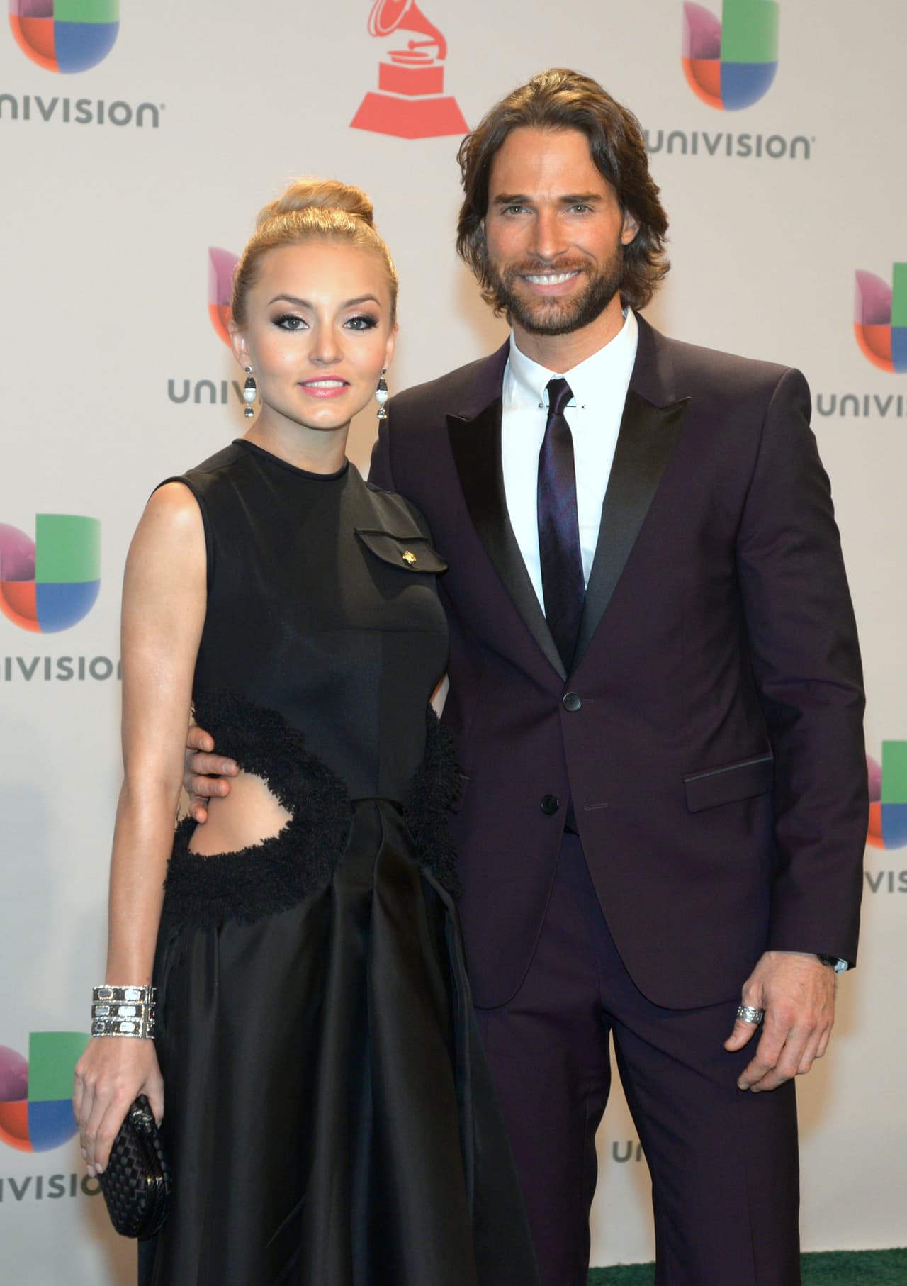 Tras concluir con las grabaciones de ‘Lo que la vida me robó’, Angelique Boyer y Sebastián Rulli tenían que cumplir con una gira por el interior de la República con la obra de teatro ‘Los derechos de las mujeres’, otro momento clave para este romance.