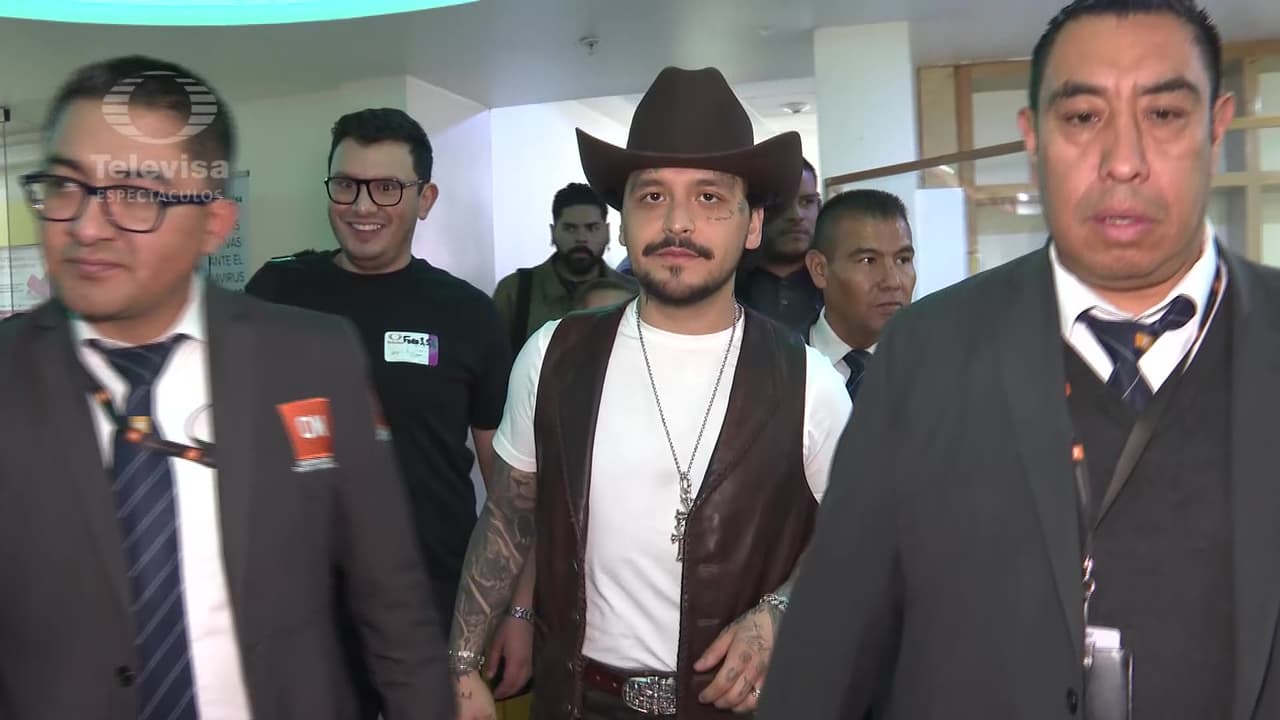 Christian Nodal le canta a las conductoras de 'Hoy' y así reaccionaron