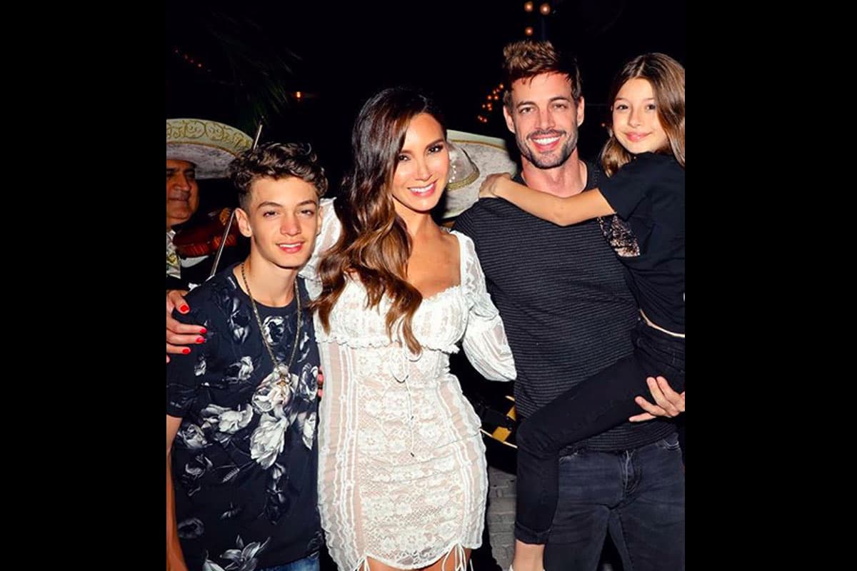 Ante la ola de especulaciones, Elizabeth decidió poner fin a todo ello al postear una imagen justo del día del festejo donde aparece William acompañado de sus hijos Christopher y Kailey.