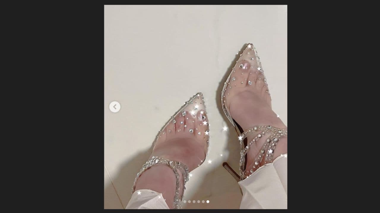 Thalía mostró una zapatillas con transparencias