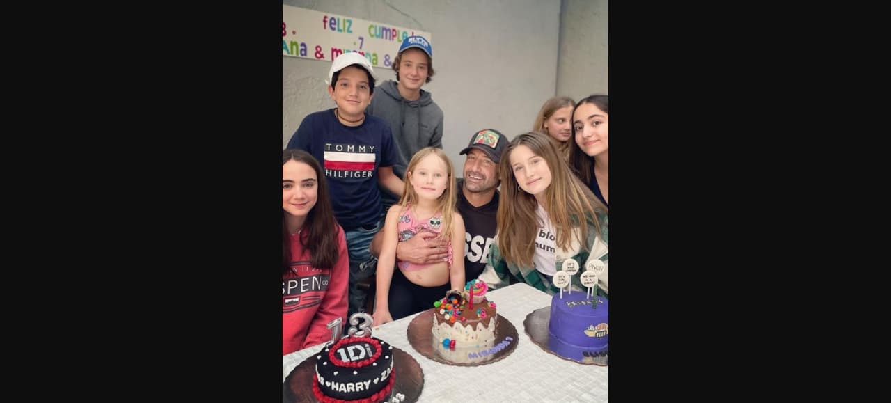 Gabriel Soto dejó ver que el pastel de Elissa tenía temática de la serie ‘Friends’, mientras que el de Miranda era de dulces: “Los mejores pasteles precisó”.