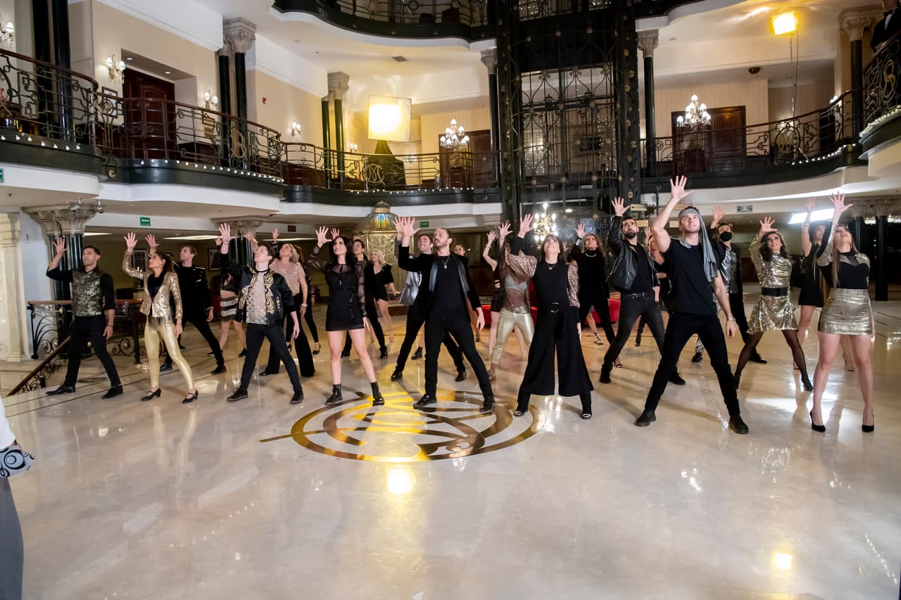 Muchos de estos famosos bailaron la coreografía del programa.