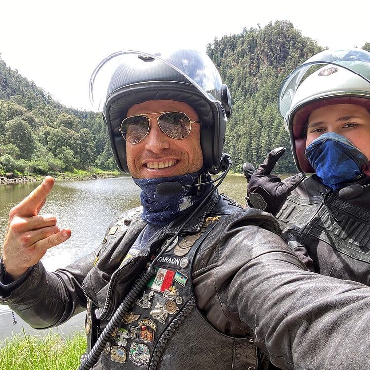 Sebastián Rulli compartió un emotivo mensaje sobre lo que deben de enseñar los padres: "Que tus hijos siempre sepan que existes, que estás observando sus pasos, que cuentan con tu apoyo estés donde estés. Demuéstrales que la vida es un reto, un desafío que pueden conquistar y sobre todo… un regalo para compartir".