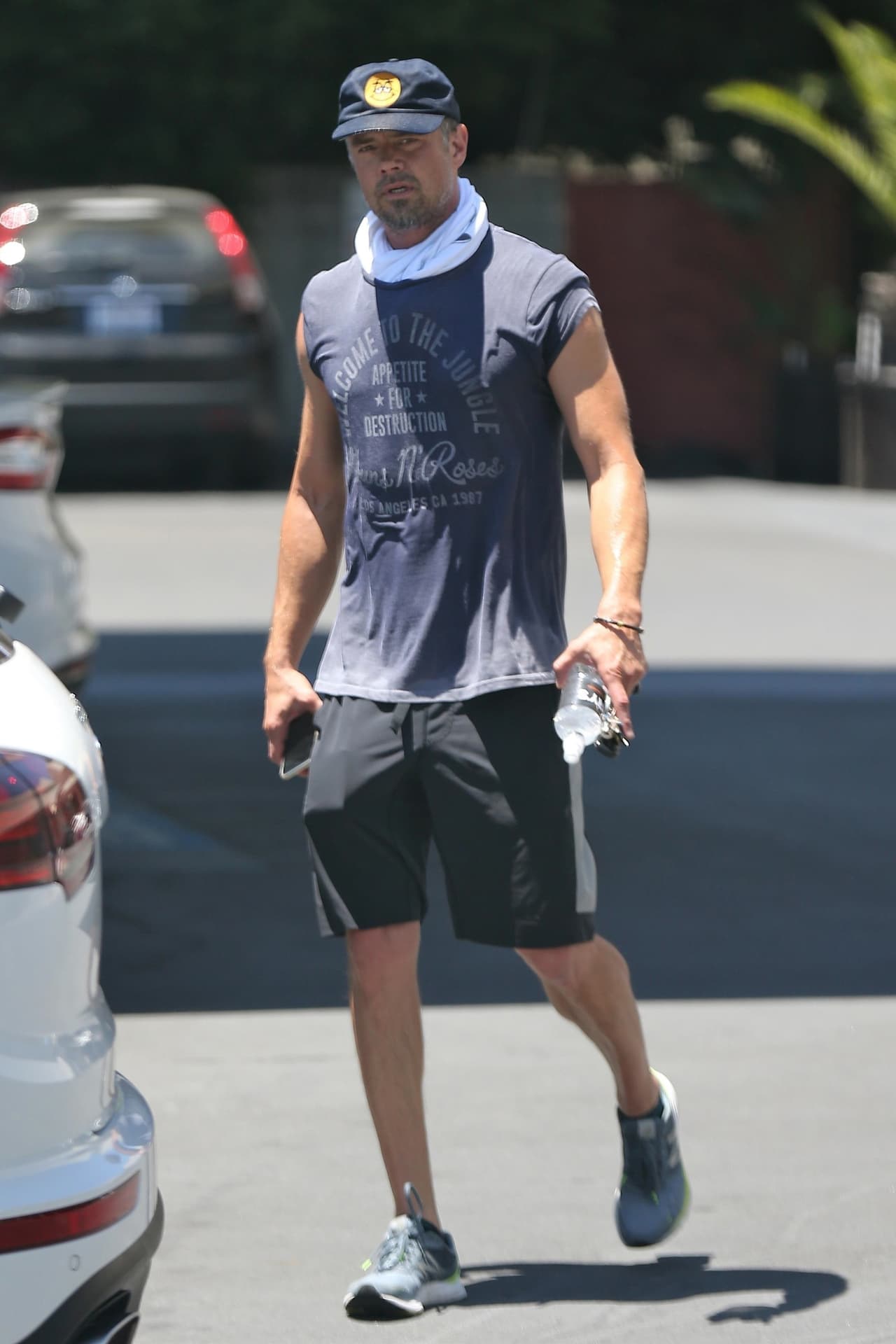 Josh Duhamel saliendo del gimnasio
