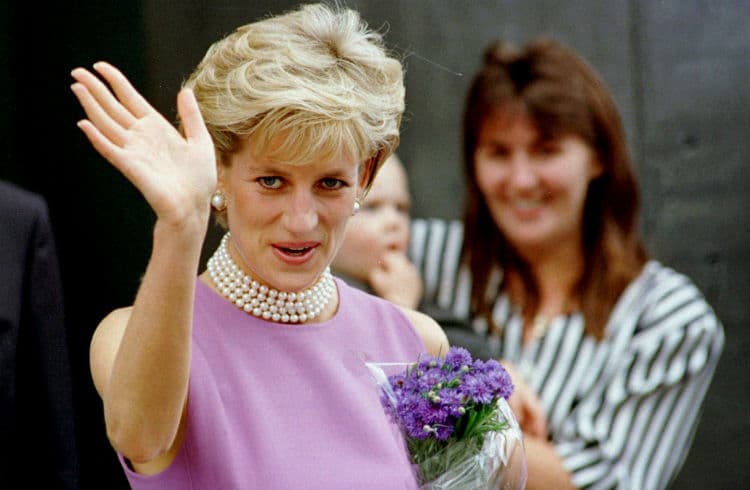 Tienda de Londres retira escultura de la Princesa Diana