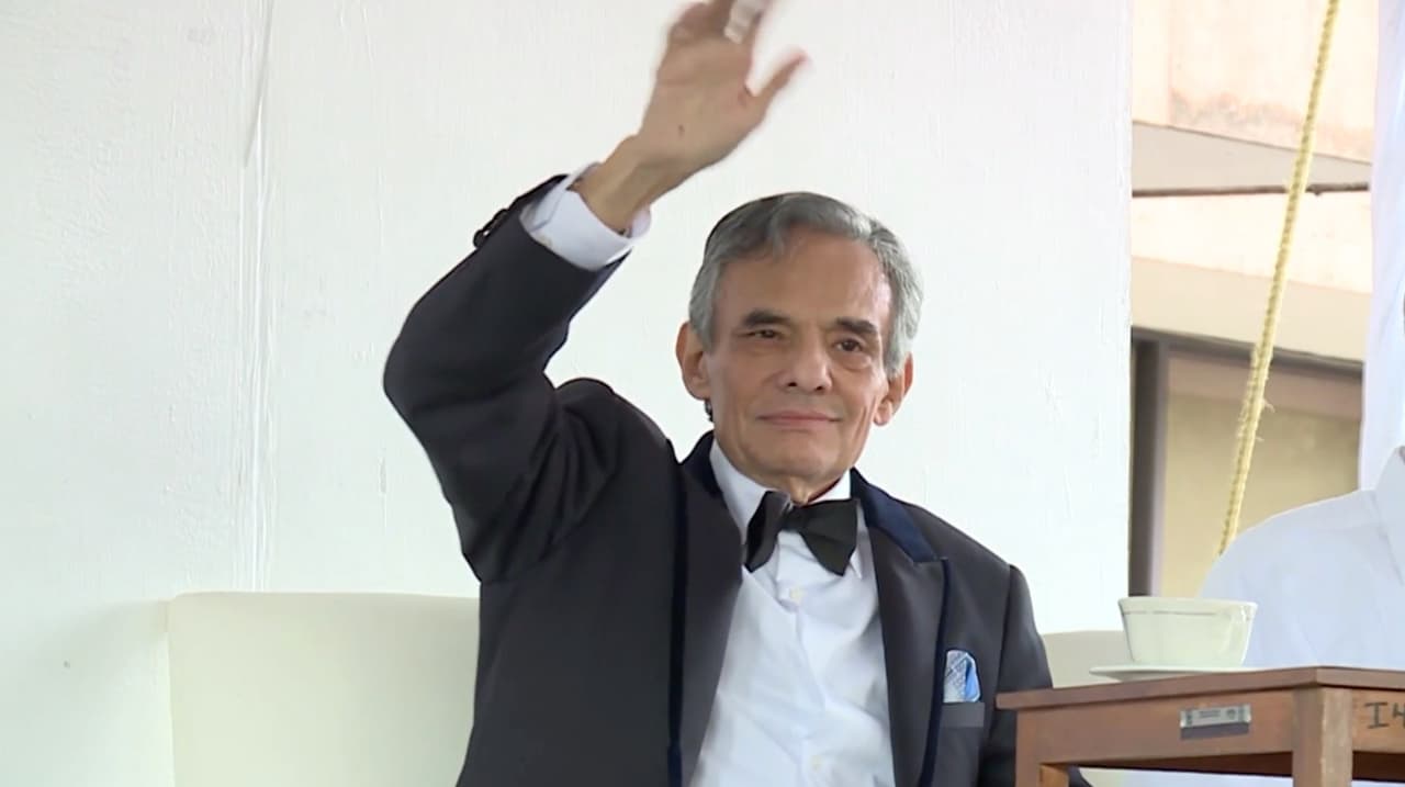 Periodista revela detalles del último adiós a José José: estaba de azul, empuñado un crucifijo