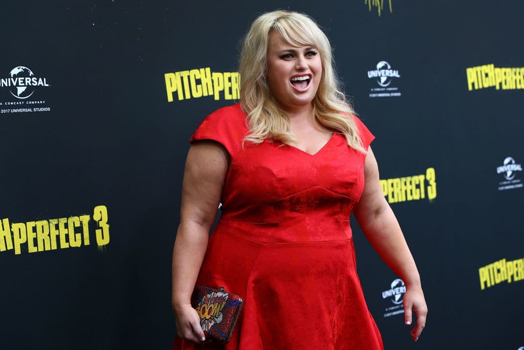 Rebel Wilson es una de las australianas más talentosas de la industria cinematográfica, en la que alcanzó la fama mundial por su papel de ‘Fat Amy’ en la película ‘Pitch Perfect’. Sin embargo, la actriz tomó la decisión de transformar su imagen y deshacerse de los kilos de más, hecho que comenzó a finales de 2019.