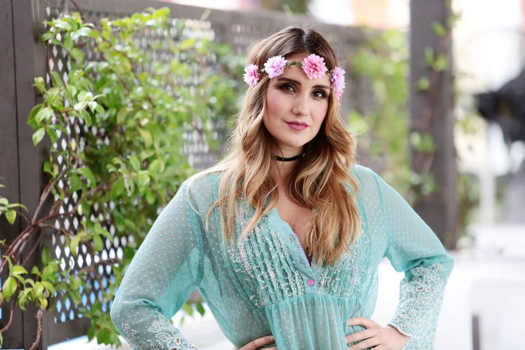 Dulce María enternece con nueva foto de su hija: “La primera Navidad con este pedacito de cielo”