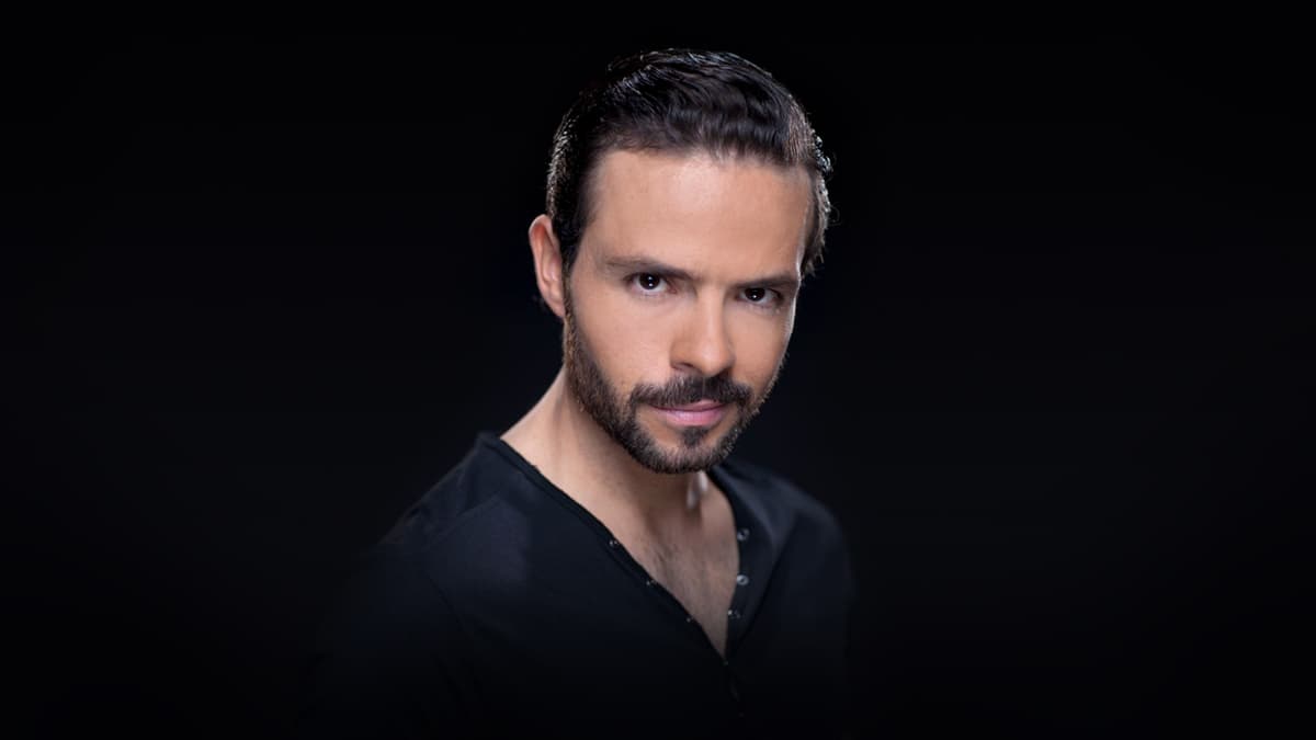 "Edmundo" (José María Torre) es un muchacho alegre, con buen corazón, aunque un tanto despreocupado y hasta irresponsable.