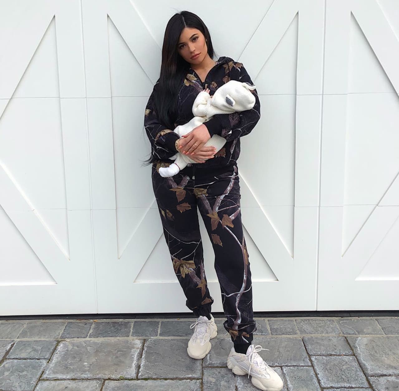 Kylie Jenner muestra el rostro de su hija en Instagram