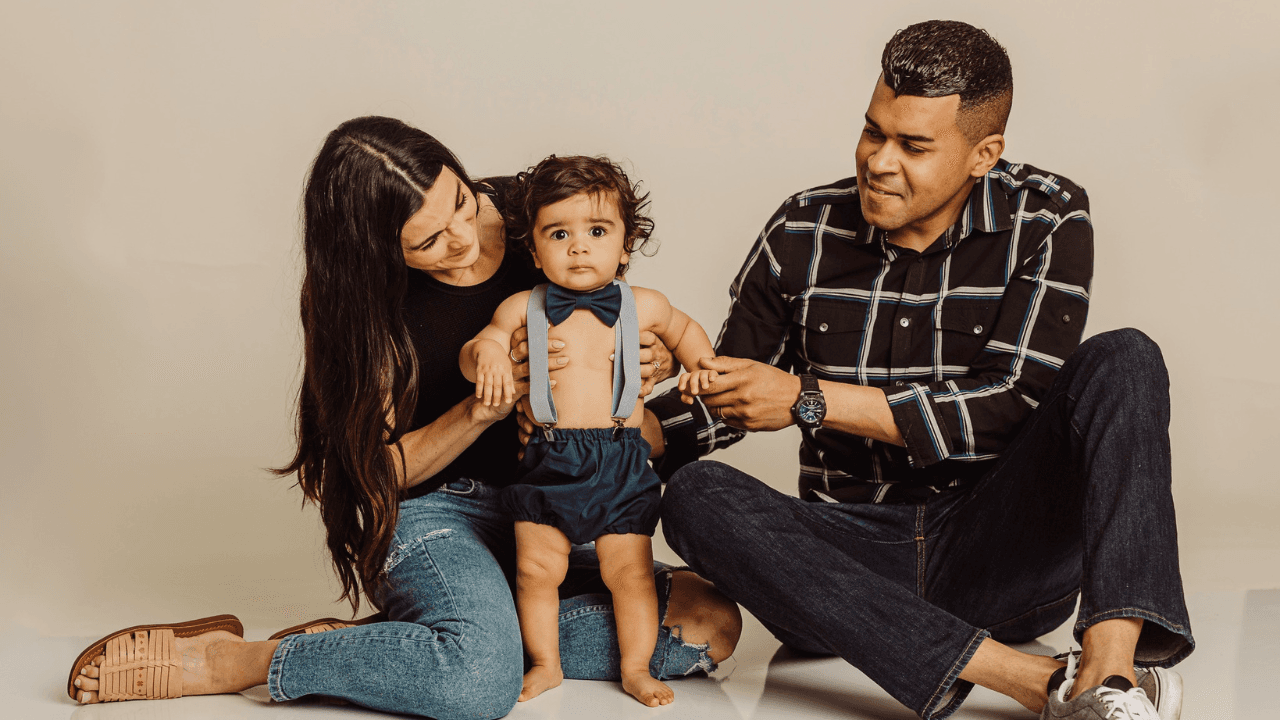 Hallan sin vida a conductora de deportes; revelan qué hizo su hijo pequeño ante su cuerpo