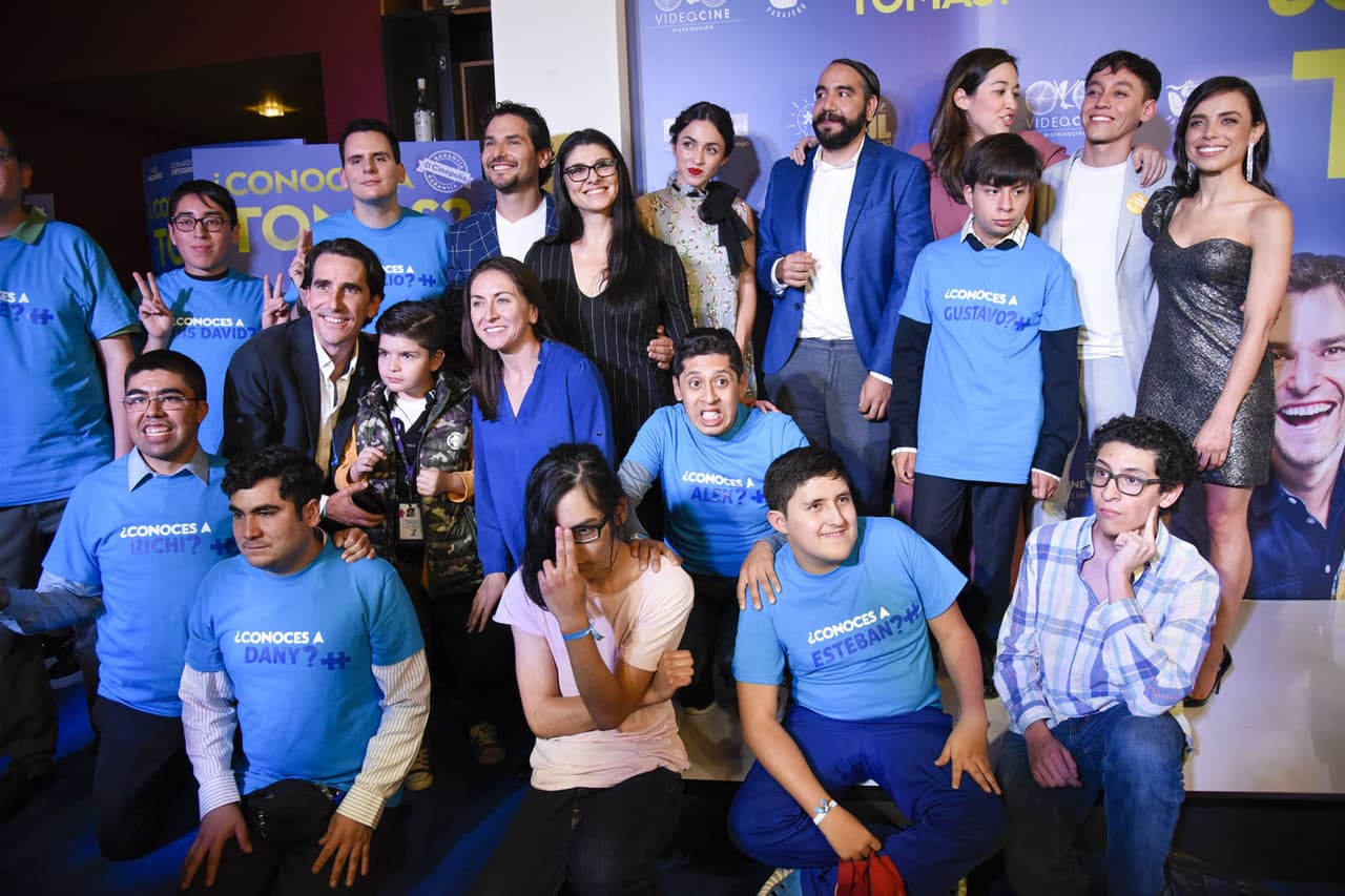 El elenco de la cinta se reunió en un centro comercial para promocionar el estreno de la película dirigida por María Torres que toca el tema del autismo.