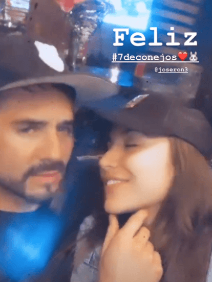 La pareja tuvo que permanecer algunas semanas separada debido a la cuarentena por coronavirus; sin embargo, a través de las redes sociales intercambian románticos mensajes. “Mi amor!!! Feliz 7 de conejos! Ya te quiero ver conejita hermosa”, señalaba José Ron, mientras que Jessica Díaz expresaba: “Contando los días para volver a estar juntos y abrazarnos así”.