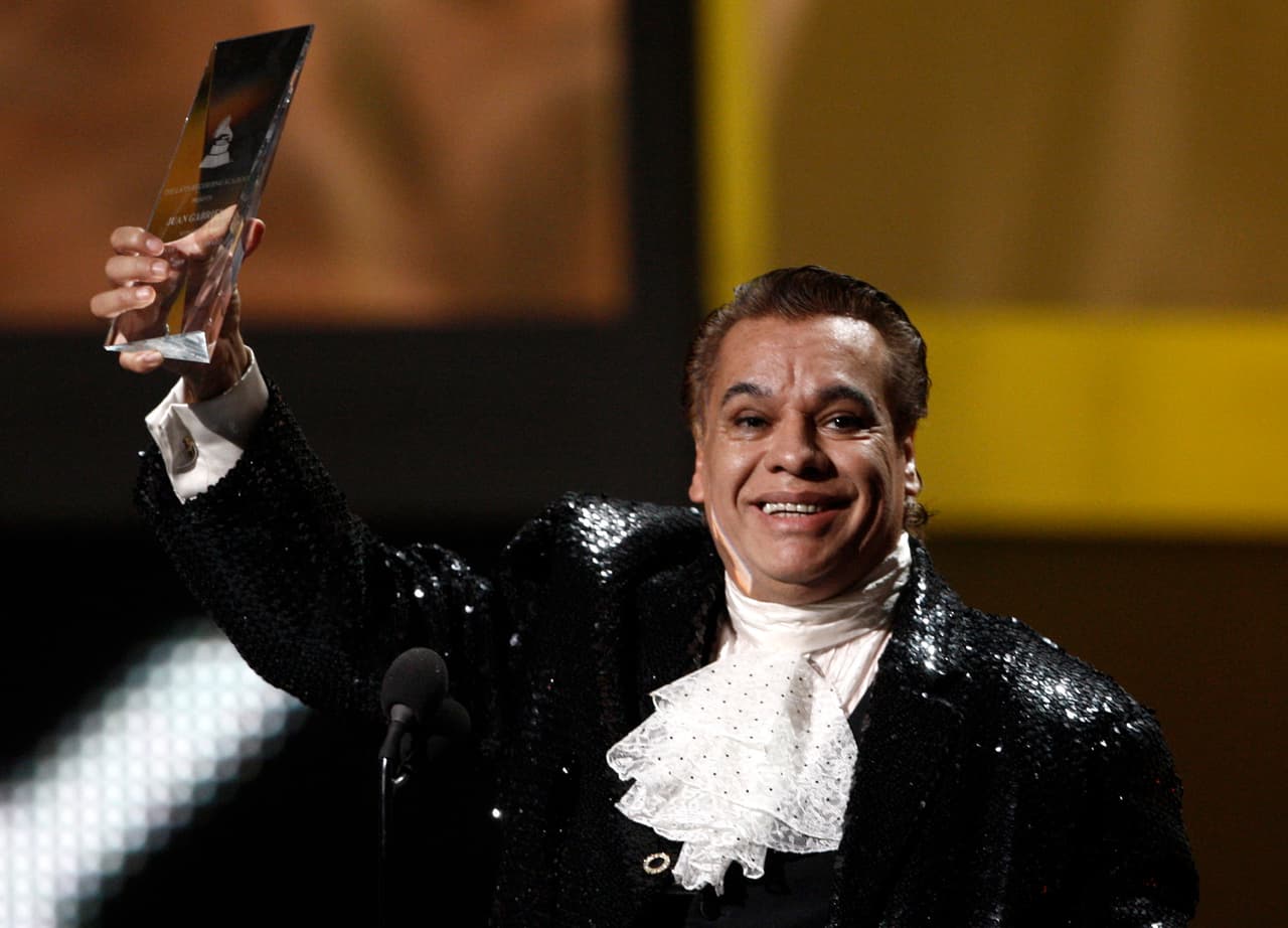 Mhoni Vidente revela si Juan Gabriel está vivo o no