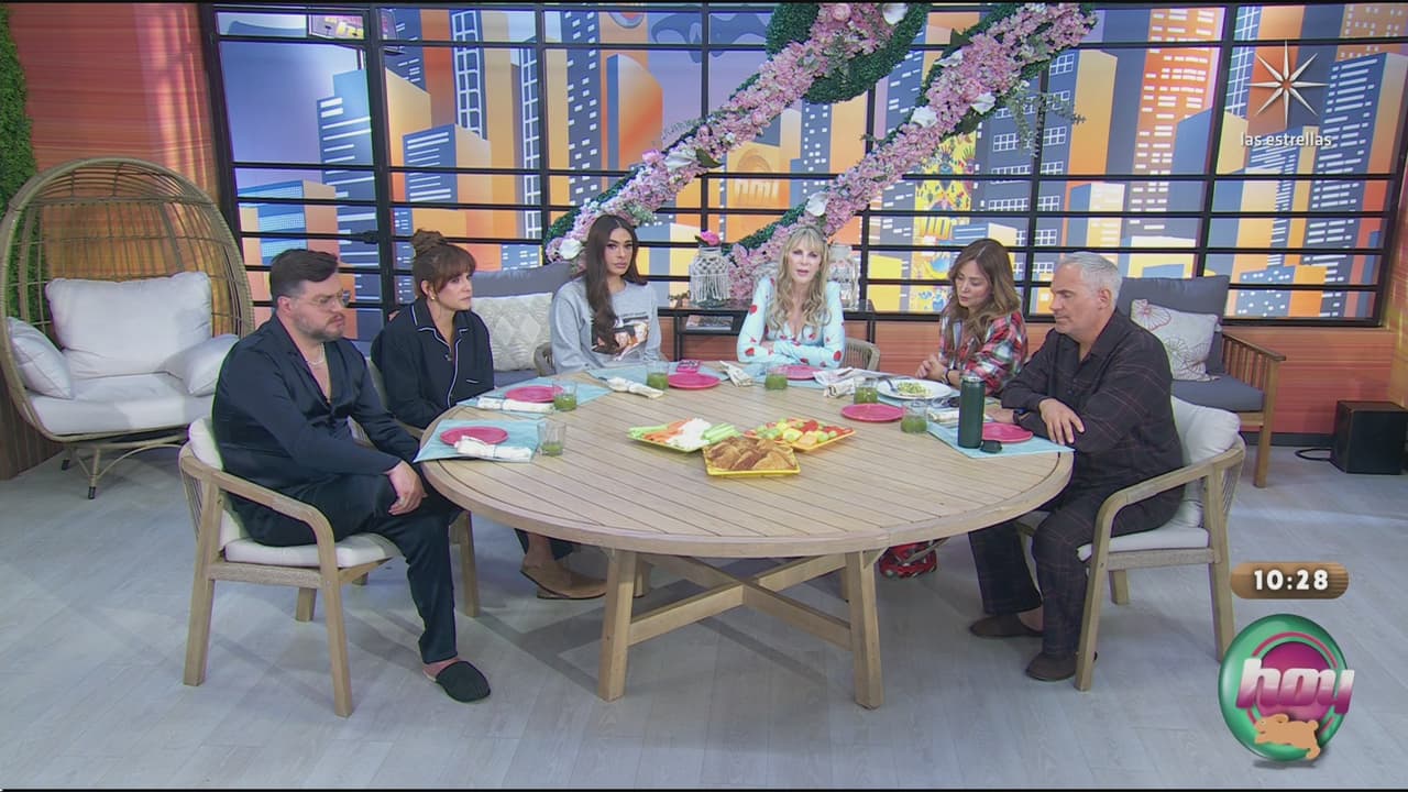 Andrea Legarreta interrumpe Hoy para anunciar muerte con voz entrecortada; Tania Rincón rompe en llanto en vivo