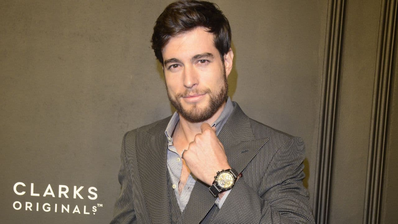 Danilo Carrera presenta a su hermano ¡y también parece galán de telenovela!