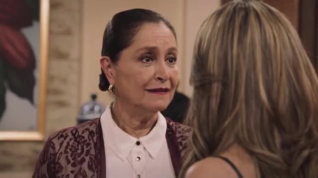 ¡Leonor le da tremenda cachetada a Vera!