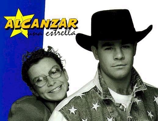 Su debut en televisión sería en la telenovela ‘Alcanzar una estrella’, de 1990, telenovela que pasaría a la historia por impulsar las carreras de actores y cantantes como: Mariana Garza, Eduardo Capetillo, Andrea Legarreta, entre otros.