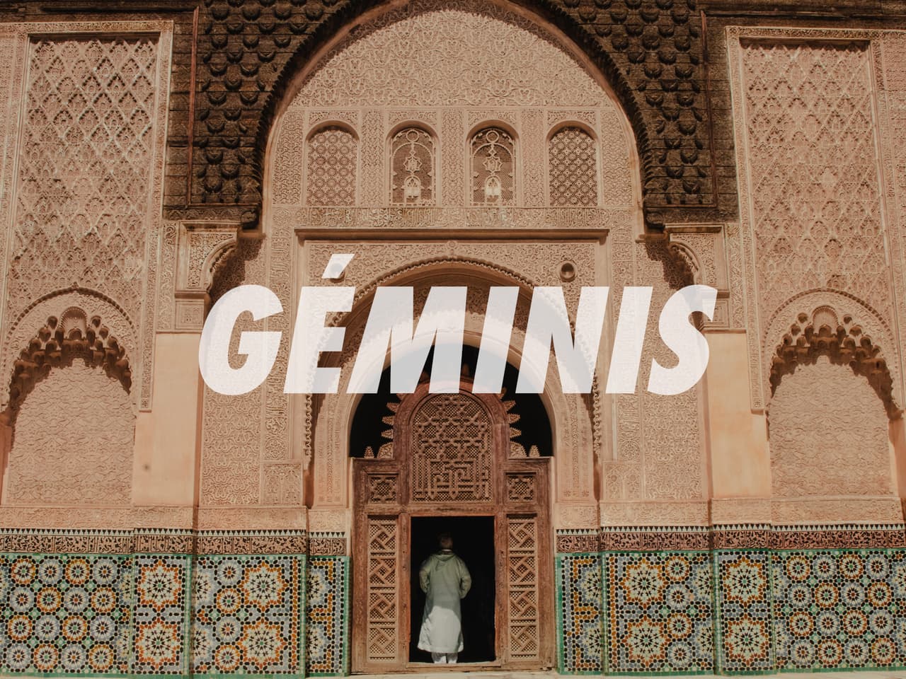 GÉMIINIS – MARRAKECH, MARRUECOS. Curioso por naturaleza, un Géminis siempre está en busca de algo nuevo. Se aburre con mucha facilidad y le gusta saber un poco de todo; se la pasa leyendo, investigando, buscando datos interesantes. Además, goza de una muy buena memoria. La ciudad marroquí posee un sinfín de planes y lugares que saciará su hambre intelectual. Un destino lleno de color y variedad para que este signo no se fastidie en lo más mínimo.
