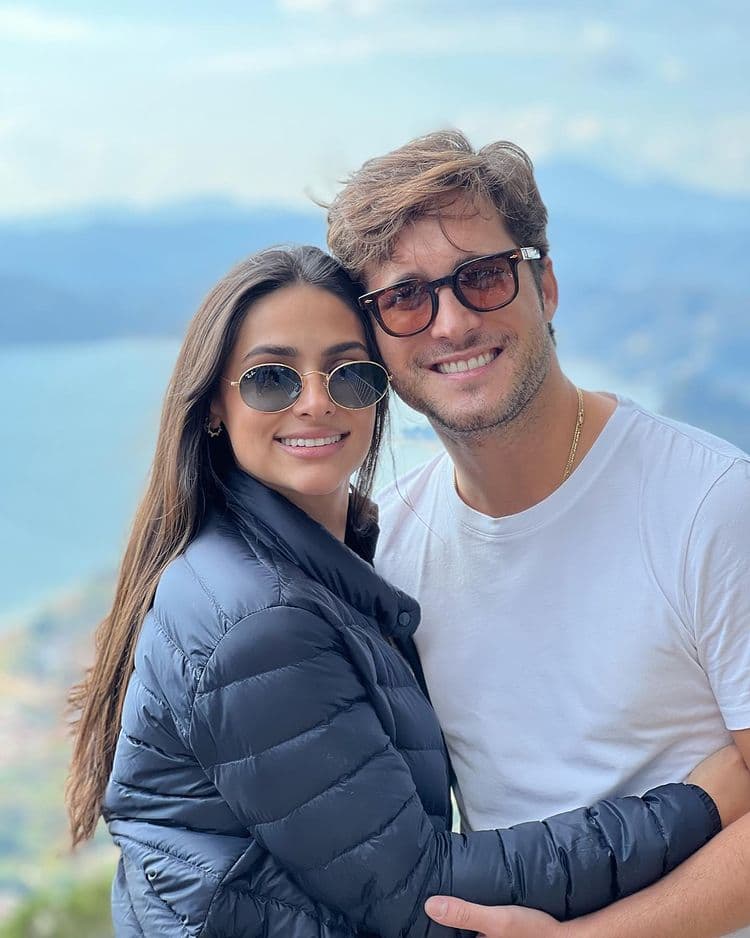 Renata Notni comparte románticas fotos con Diego Boneta desde Nueva York