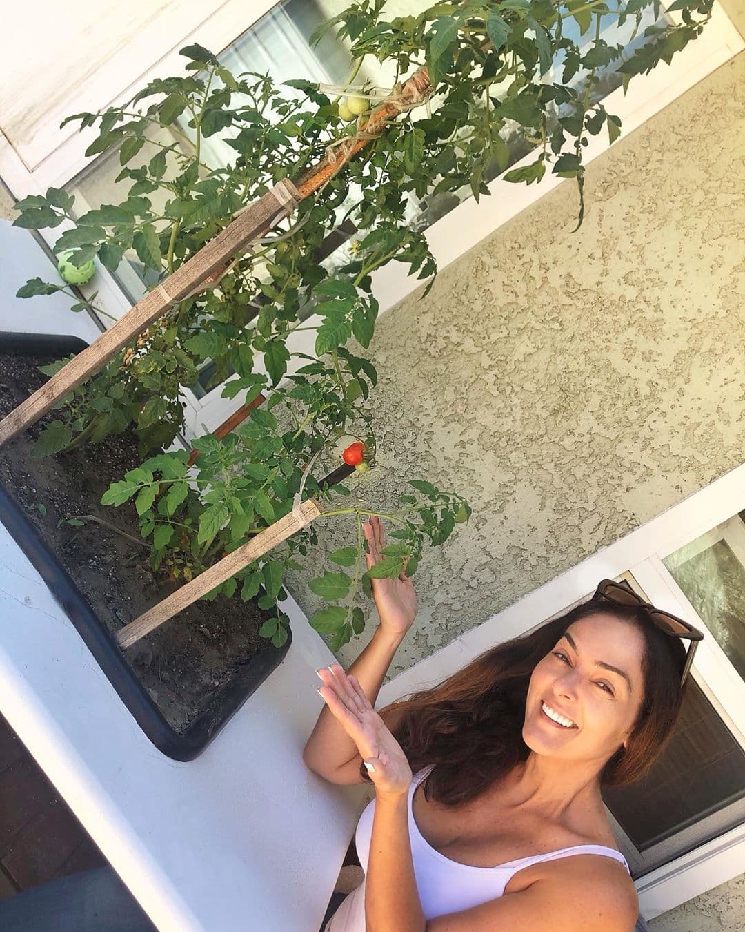 Tras alejarse de la pantalla chica, Andrea García mantiene activa su cuenta oficial de Instagram, donde registra más de cien mil seguidores y se describe como actriz, conductora y orgullosa mamá.