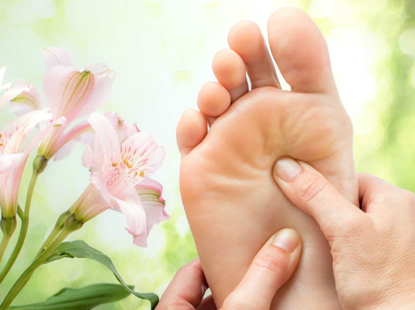 Los pies son su zona erógena, así que un masaje previo encenderá la pasión