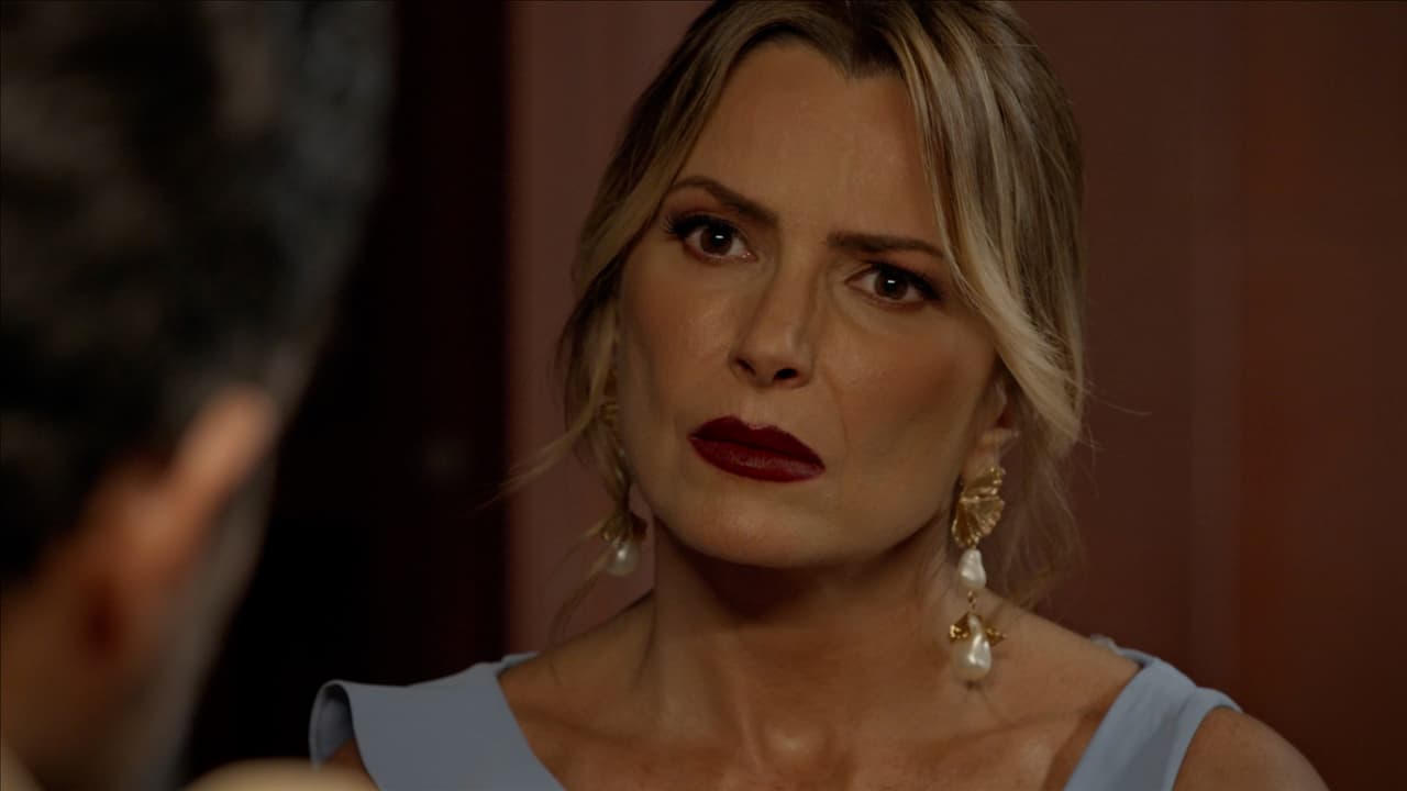 Adriana le hace creer a Marco que fue Santos quien asesinó a su padre, ¡cuando fue ella en realidad!