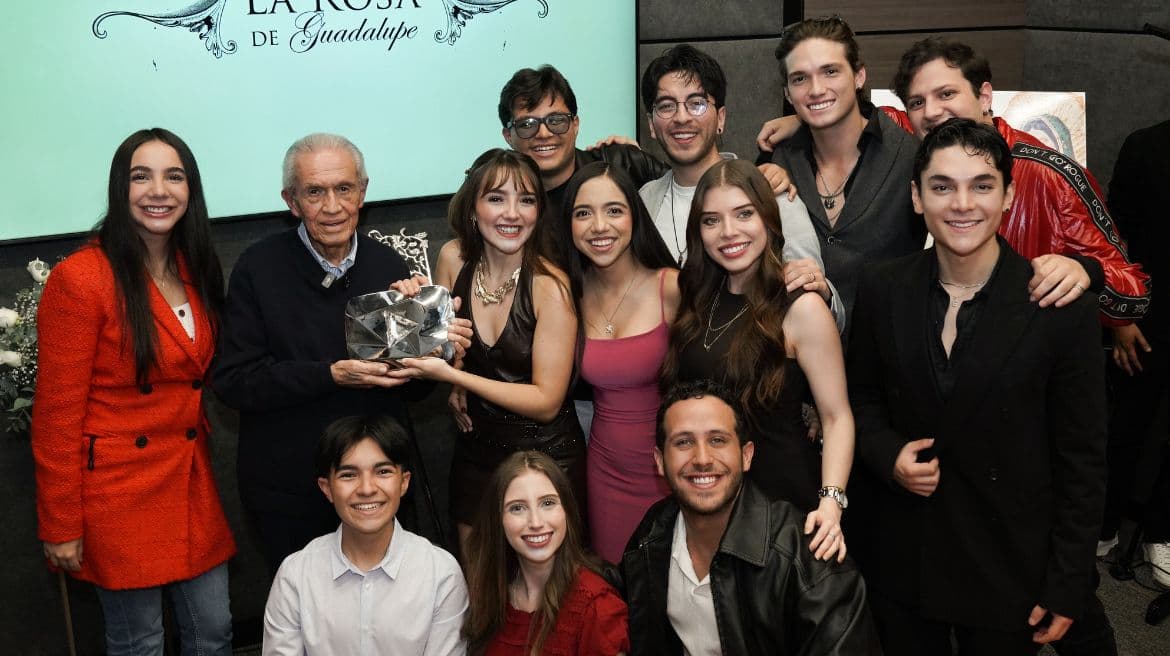Elaine Haro hace homenaje a Miguel Ángel Herros tras lograr 10 millones de suscriptores en YouTube