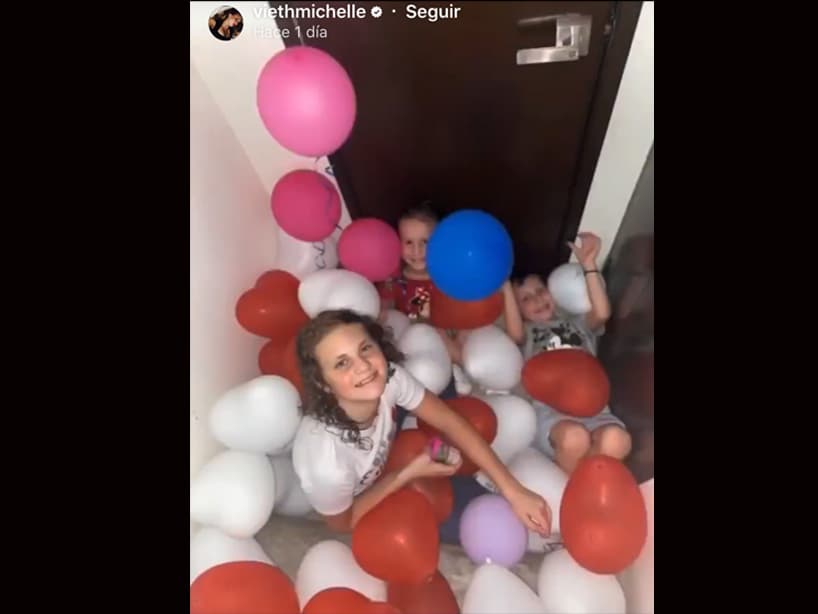 Recordemos que Michelle estuvo casada con el empresario Leandro Ampudia, con quien tuvo dos hijos: Leandro y Michelle. Tras su divorcio, la actriz le dio otra oportunidad al matrimonio con el torero Christian Aparicio, teniendo dos hijos más: Kiki y Keika.Recordemos que Michelle estuvo casada con el empresario Leandro Ampudia, con quien tuvo dos hijos: Leandro y Michelle. Tras su divorcio, la actriz le dio otra oportunidad al matrimonio con el torero Christian Aparicio, teniendo dos hijos más: Kiki y Keika.