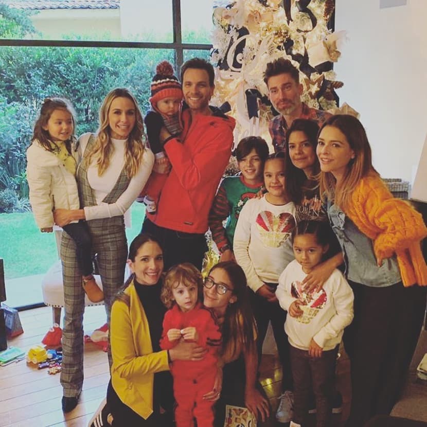 En Navidad y año nuevo, el pequeño se la pasó en compañía de sus seres queridos usando diferentes atuendos para el clima frío, como el pasado 20 de diciembre que acudieron a una reunión organizada por Grettel Valdez y su esposo.
