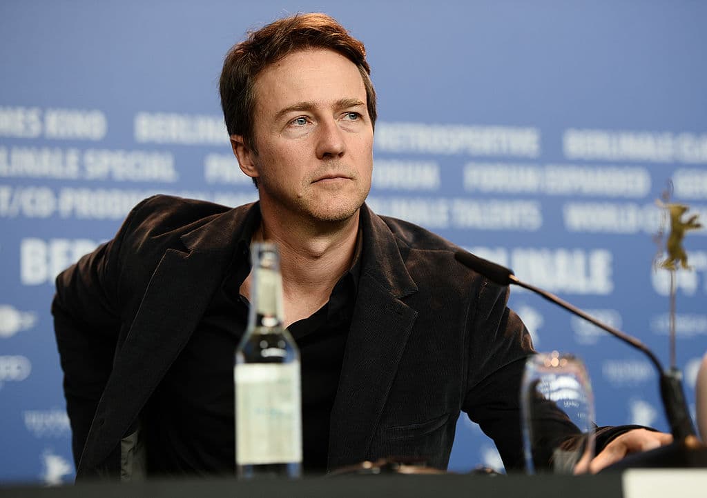 Marvel aceptó, pero conforme la grabación avanzaba, las ideas del actor fueron desechadas. Estos problemas ocasionaron que Norton no siguiera en el rol del superhéroe para el resto de la 'Saga del Infinito'.