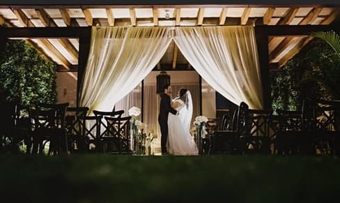 A través de su cuenta oficial de Instagram, la cantante compartió varias fotografías de su boda y dejó claro que estuvo acompañada por sus seres queridos más importantes.