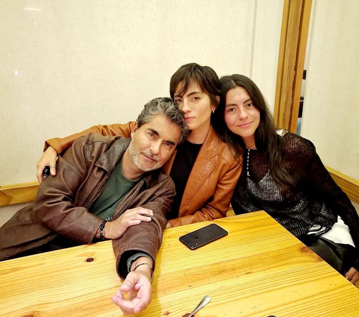 Camila y Roberta son las hijas de Raúl Araiza