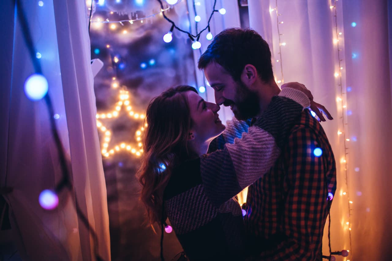 Besar a tu pareja en el primer minuto del año nuevo los acercará mucho más.