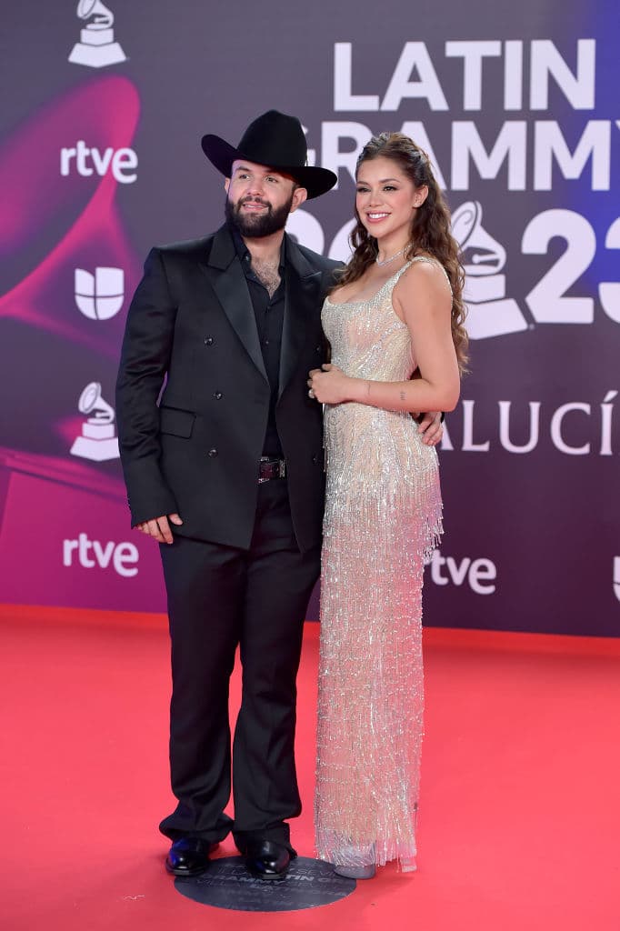 Carin León y su novia