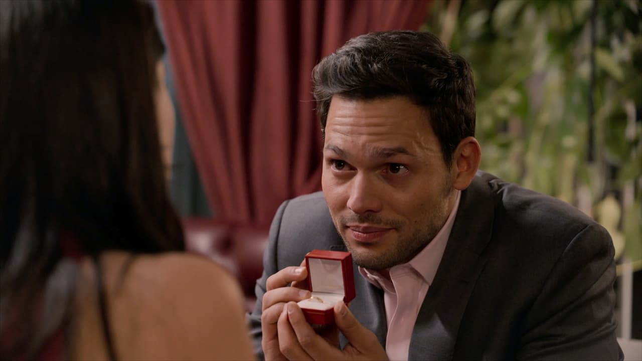 Carlos le da tremendo anillo a Cristina