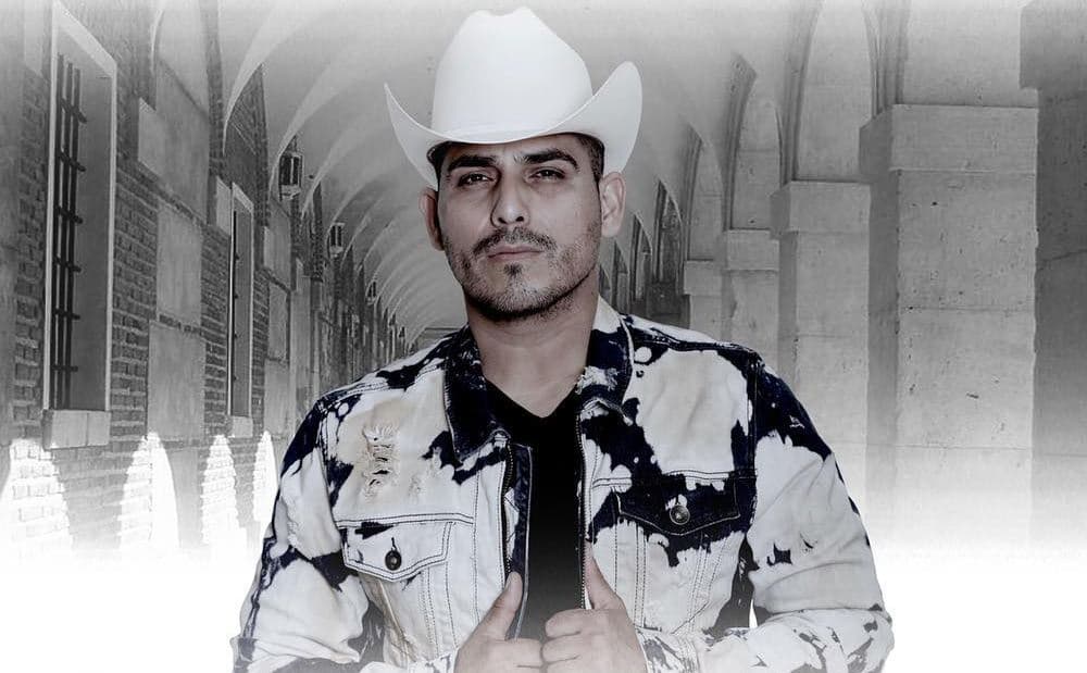 Con esta foto, Espinoza Paz recuerda cuando fue jardinero en EU: “no cumplí mi sueño americano”