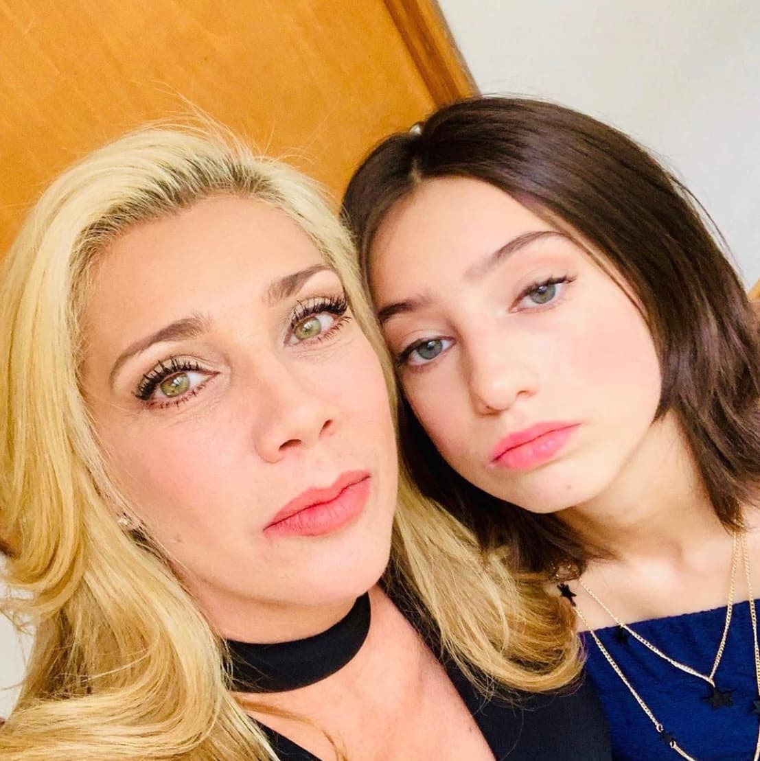 Acerca de si la menor convive con su padre biológico, Klitbo negó cualquier contacto entre ellos. "No nos interesa que se aparezca. No estamos interesadas. (...) No ve a su papá desde que tiene dos años ocho meses".